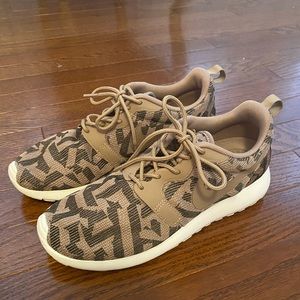 ✨Nike Roshe Patterned Shoes-RARE